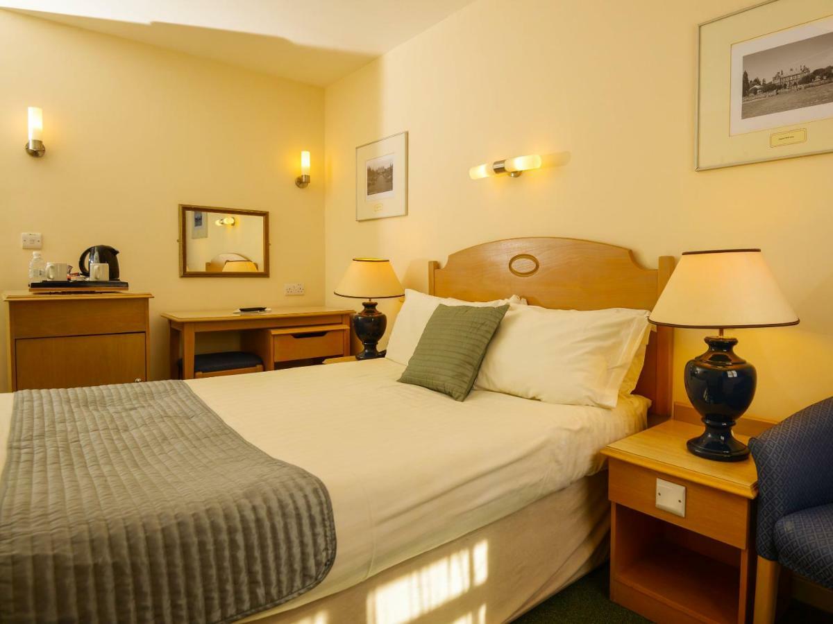 Lynford Hall Hotel Mundford Bagian luar foto